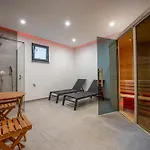 Tiki Villa *