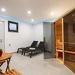 Villa Tiki *
