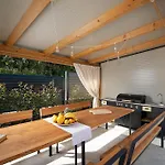 Villa Tiki *