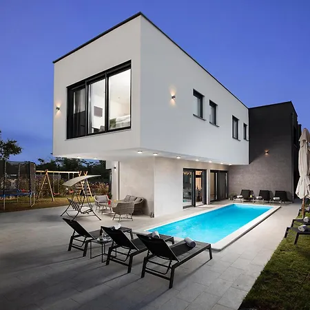 Villa Tiki *